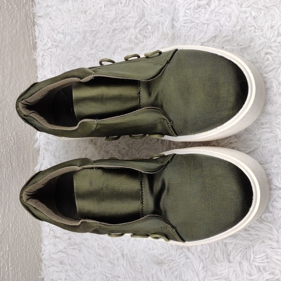 Madden Girl Laney Green Satin Fabric No Lace Low Top Slip On Platform Sn… - Picture 2 of 14